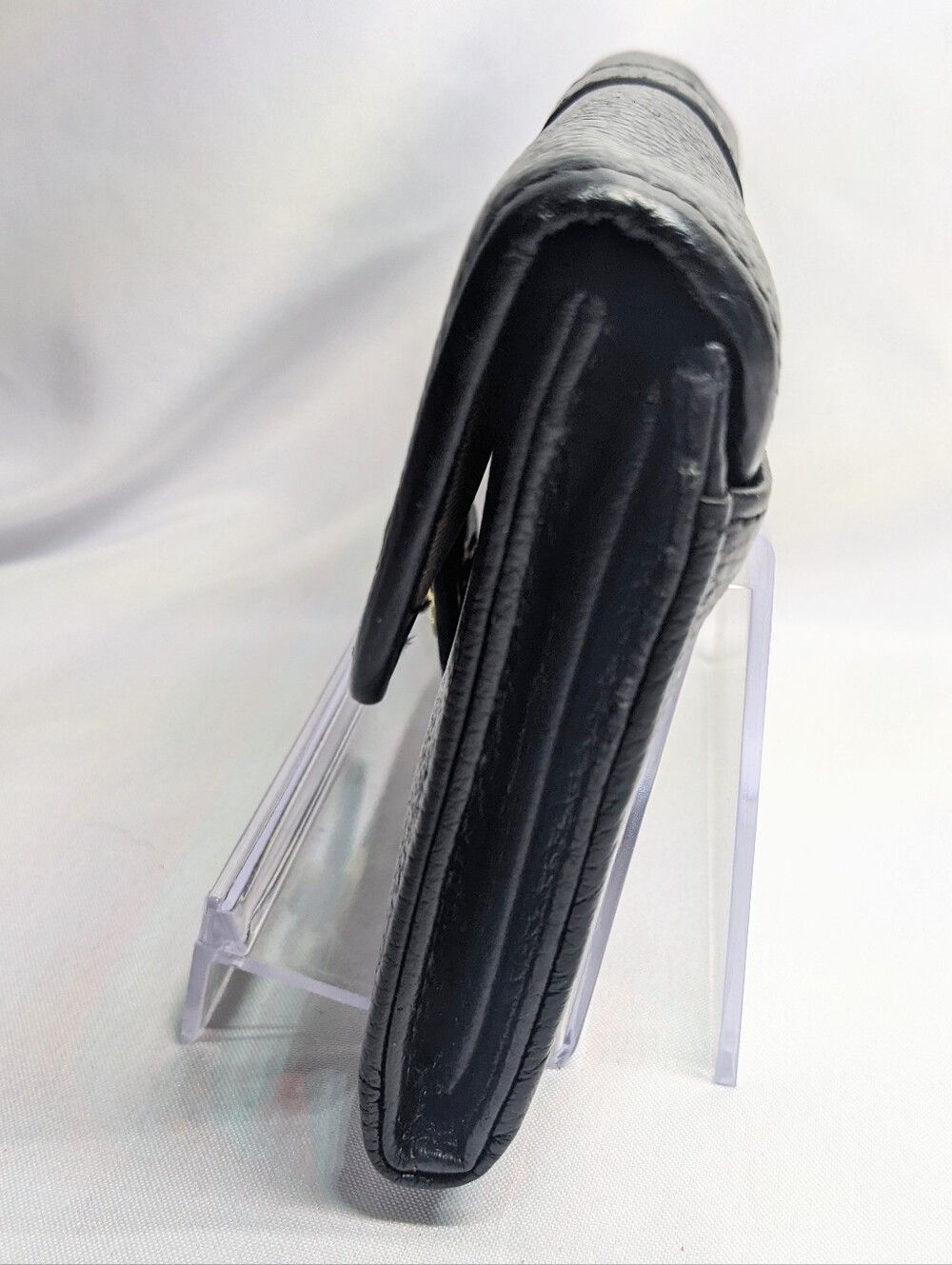 Ora Delphine Fold-over Wallet, Black Pebbled Leather W/ Gold-tone Turnlock - Picture 4 of 15